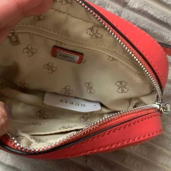 NWT! GUESS Caviar Quilted Large Zip Around Gussetted Belt Bag Bum Bag Coral Neon - Picture 5 of 17